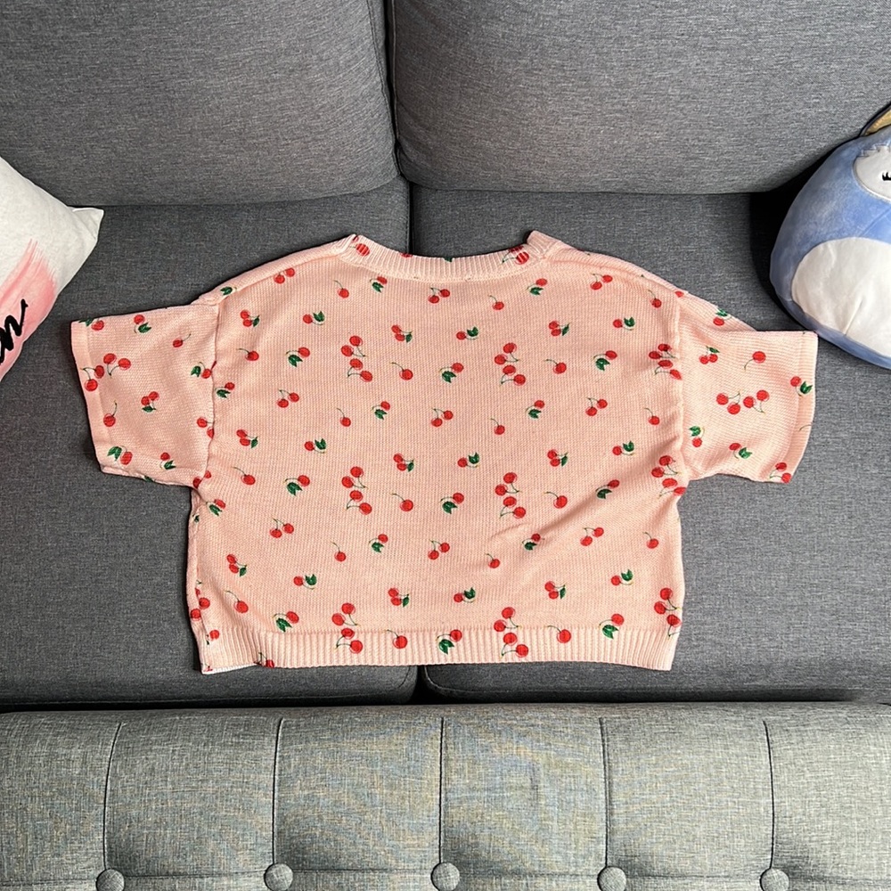 Cider Short Sleeve Cherry🍒 Print Crop Top - Picture 2 of 3